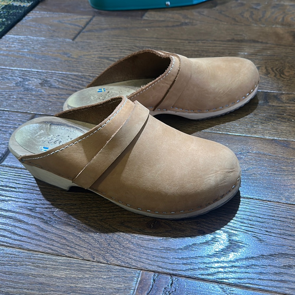 Lotta’s Tan Clogs